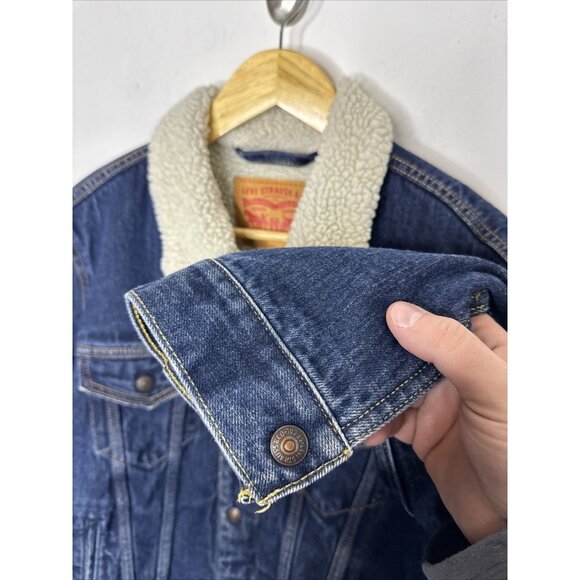 Levi Womens Jacket Medium Blue Denim Sherpa Lined Trucker Jean Snap - Picture 2 of 8